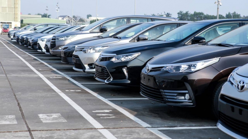 xe ô tô giảm giá khủng dịp cuối năm