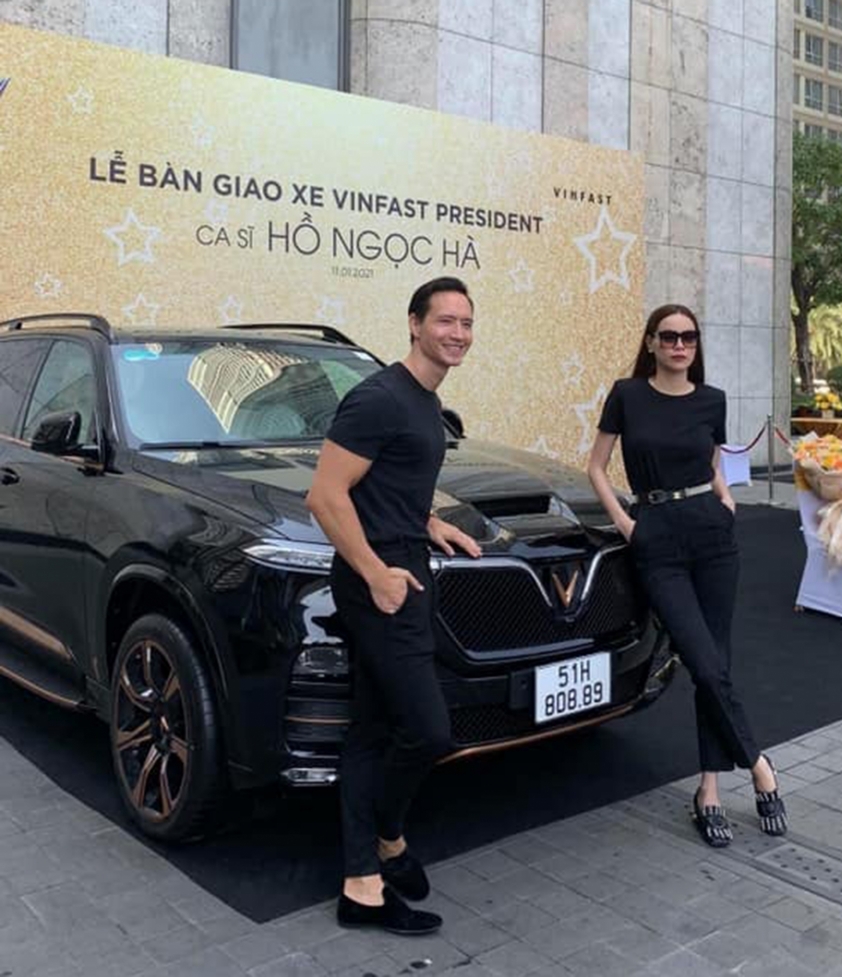 Vợ chồng Hồ Ngọc Hà tậu xe VinFast President