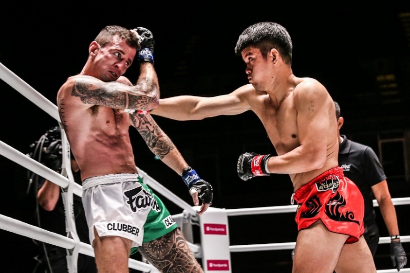 Trận đấu giữa Pongsiri và Sean Clancy diễn ra vô cùng căng thẳng