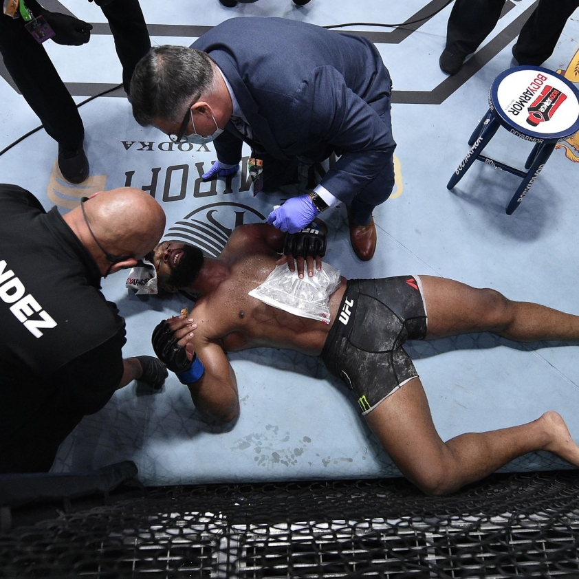 Tyron Woodley đã bị gãy xương sườn trong trận đấu với Colby Covington