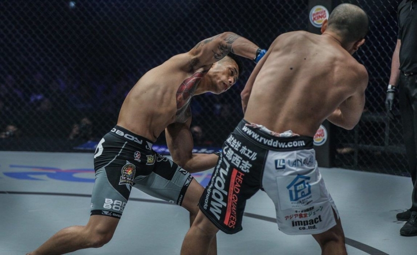 Cú overhand phải là vũ khí nguy hiểm bậc nhất của Martin Nguyễn