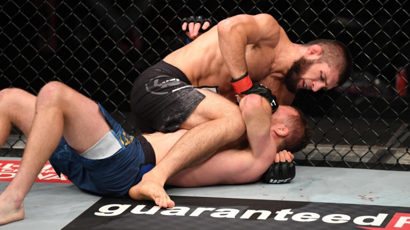 Khabib Nurmagomedov đã treo găng sau khi bảo vệ đai trước Justin Gaethje