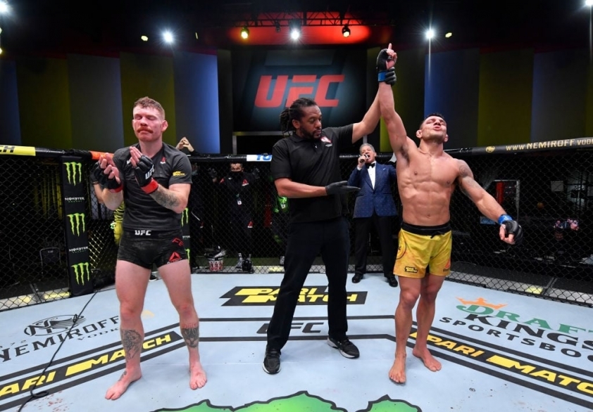 Rafael dos Anjos khiêu chiến Conor McGregor sau khi thắng Paul Felder