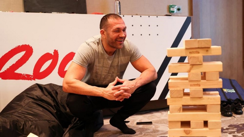 Kubrat Pulev có cú jab rất nguy hiểm cho Anthony Joshua