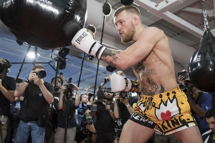 Evander Holyfield sẵn lòng giúp Conor McGregor đối đầu Manny Pacquiao