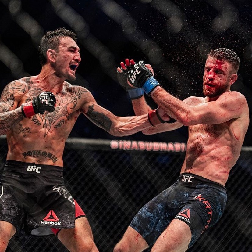 Trận đấu rực lửa giữa Max Holloway vs. Calvin Kattar rạng sáng nay đã phá sâu 8 kỷ lục của UFC một cách đáng kinh ngạc.