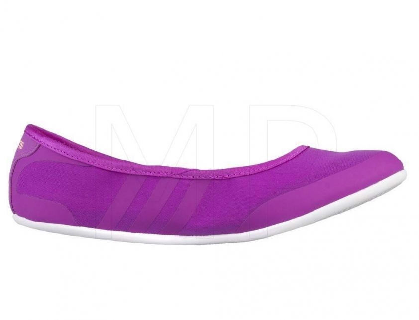 Giày thể thao Adidas nữ giảm giá hấp dẫn nhất trong tháng 9