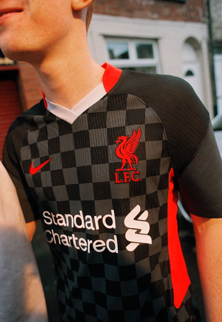 Áo đấu thứ ba của Liverpool mùa giải 20/21