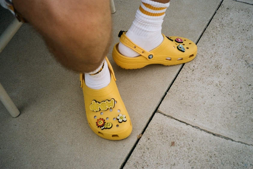 Justin Bieber lần đầu tiên hợp tác cùng Crocs.