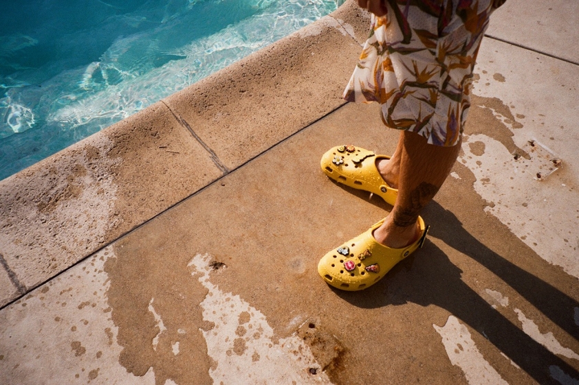 Justin Bieber lần đầu tiên hợp tác cùng Crocs.