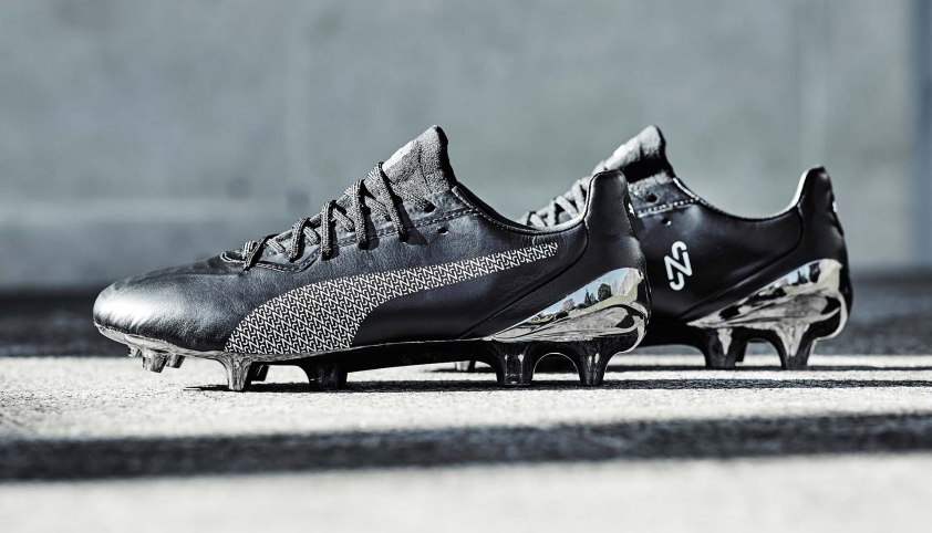 Giày đinh Puma King Platinum.