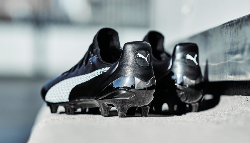 Giày đinh Puma King Platinum.