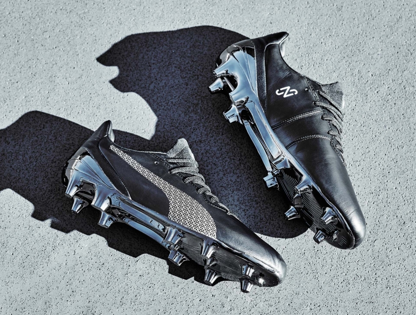 Giày đinh Puma King Platinum.
