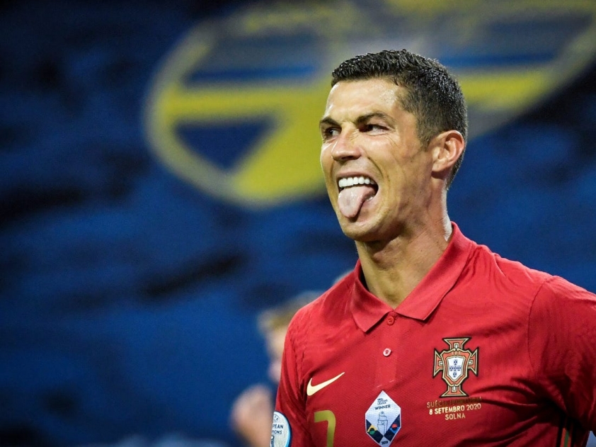 Cristiano Ronaldo ăn 6 bữa và ngủ ngắn 5 lần mỗi ngày