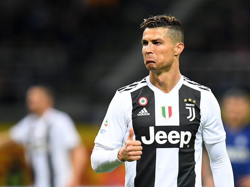 Cristiano Ronaldo ăn 6 bữa và ngủ ngắn 5 lần mỗi ngày