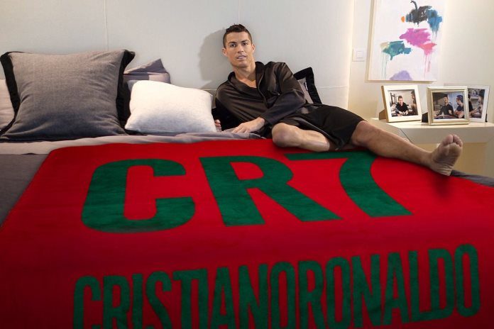 Cristiano Ronaldo ăn 6 bữa và ngủ ngắn 5 lần mỗi ngày
