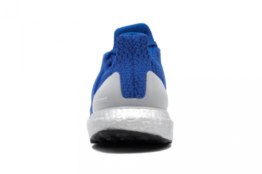 Adidas trình làng UltraBOOST DNA 5.0 NASA lạ mắt