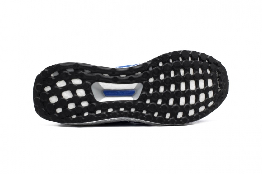 Adidas trình làng UltraBOOST DNA 5.0 NASA lạ mắt