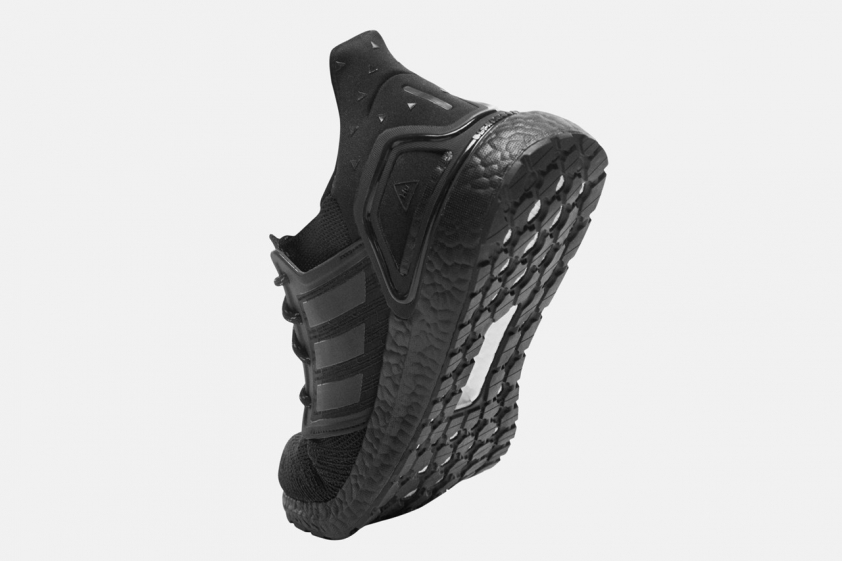 Adidas ra mắt loạt giày thể thao đen hấp dẫn cùng Pharrell