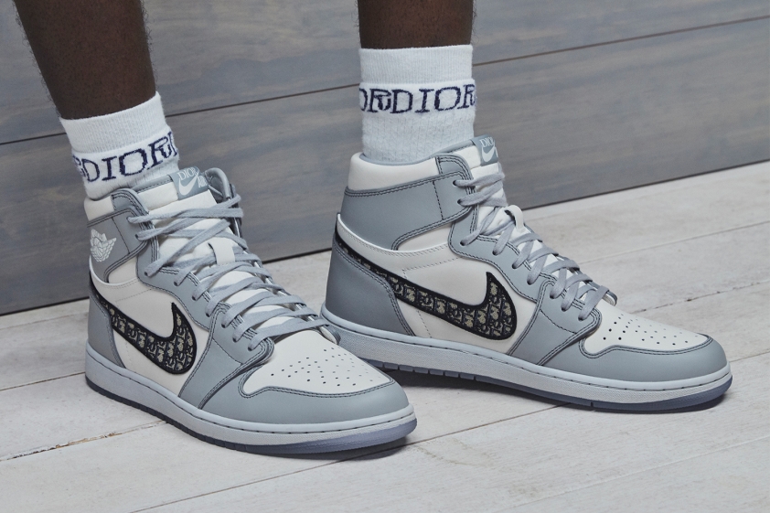 Fan 'hốt hoảng' khi Dế choắt làm cong mũi sneaker 10.000 USD