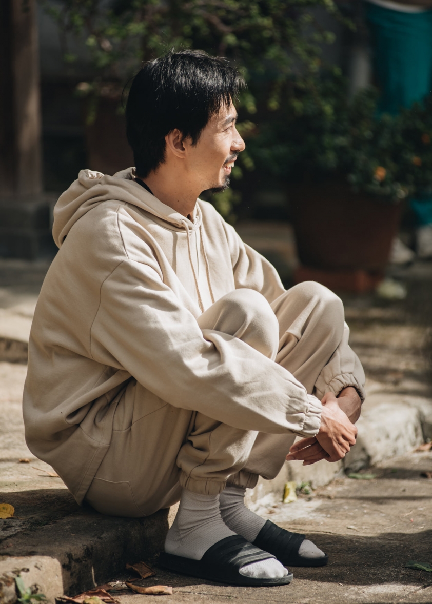 Đen Vâu diện outfit bình dân hé lộ trong MV Đi về nhà Ảnh 1