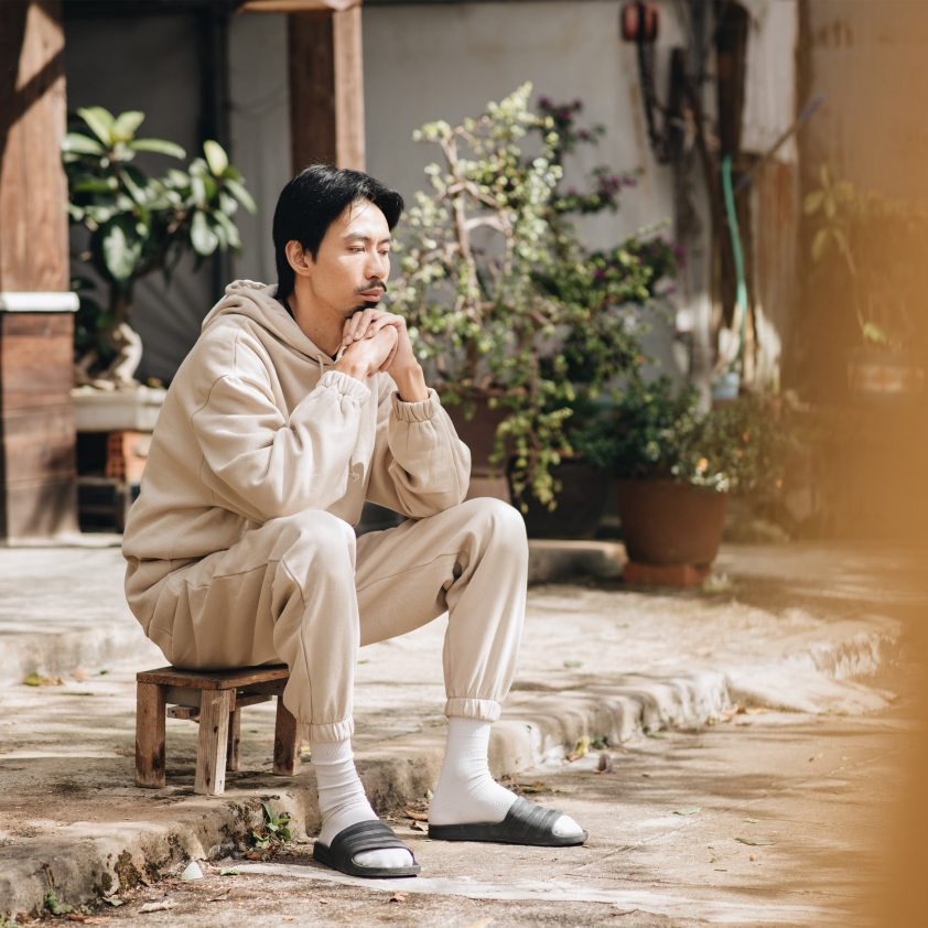 Đen Vâu diện outfit bình dân hé lộ trong MV Đi về nhà Ảnh 2