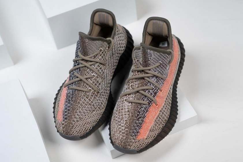 Trên chân Adidas YEEZY BOOST 350 V2 Ash Stone Ảnh 2