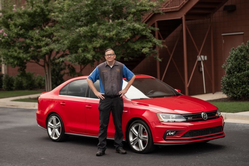 Người đàn ông sắm hơn 40 chiếc ô tô Volkswagen vì