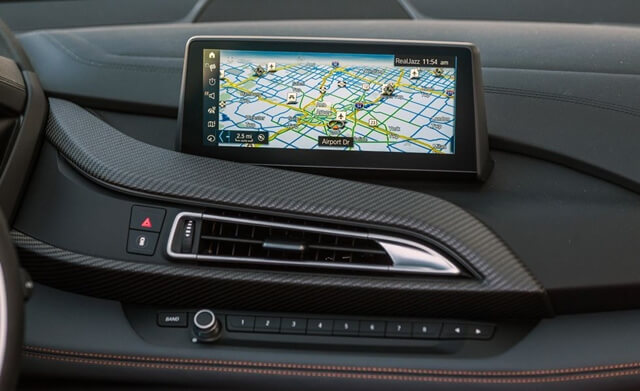Màn hình và hệ thống điều hòa BMW i8 2020
