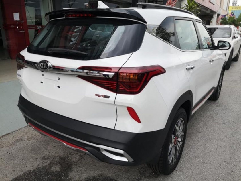 Trang bị đèn hậu hiện đại và bắt mắt cũng giúp Kia Seltos GT-Line có thêm điểm cộng lớn
