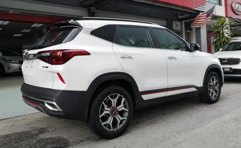 Kia Seltos phiên bản GT-Line vừa bất ngờ lộ diện tại các đại lý tại Malaysia