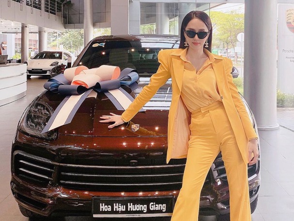 Hương Giang cùng bạn trai Matt Liu đi nhận xế hộp 8 tỷ đồng Ảnh 4