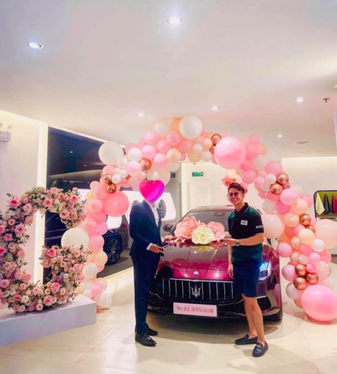 Hương Giang cùng bạn trai Matt Liu đi nhận xế hộp 8 tỷ đồng Ảnh 5