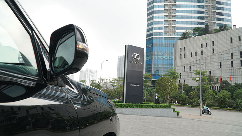 Gập gọn gương xe khi tắt máy