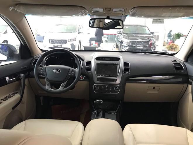 Nội thất Kia Sorento cũ