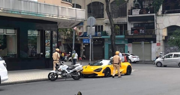Siêu xe triệu đô bị CSGT Quận 1 tạm giữ vì nghi gắn biển giả Ảnh 1
