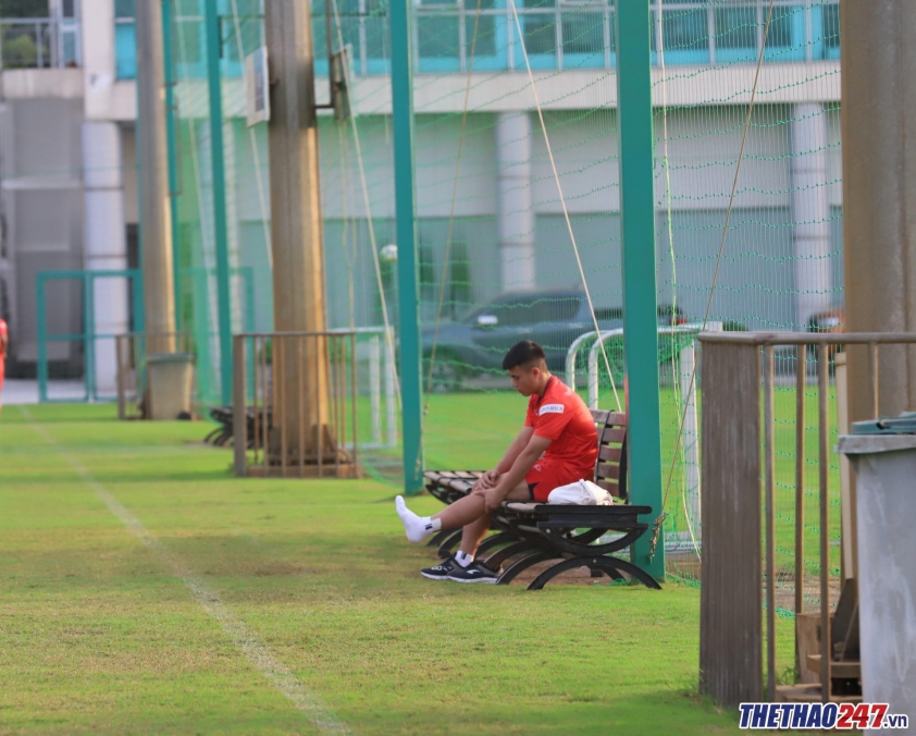 U22 VN luyện tập: Lý Công Hoàng Anh ngồi thẫn thờ, Danh Trung bị nhắc nhở Ảnh 2