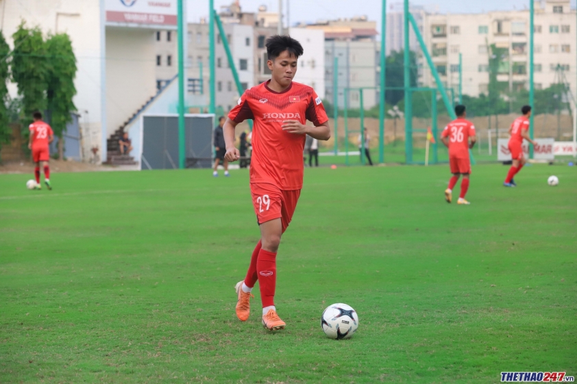 U22 VN luyện tập: Lý Công Hoàng Anh ngồi thẫn thờ, Danh Trung bị nhắc nhở Ảnh 5