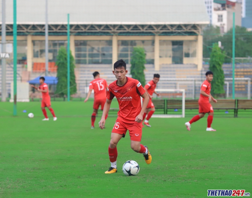 U22 VN luyện tập: Lý Công Hoàng Anh ngồi thẫn thờ, Danh Trung bị nhắc nhở Ảnh 6