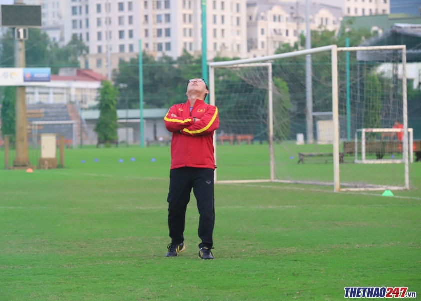 U22 VN luyện tập: Lý Công Hoàng Anh ngồi thẫn thờ, Danh Trung bị nhắc nhở Ảnh 1