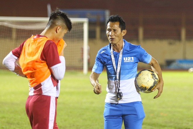 HLV U21 Khánh Hòa: 'Tôi buồn anh Thành vì lương tâm nghề nghiệp của người thầy' Ảnh 1