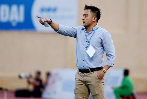 HLV Bình Định: 'Mục tiêu đầu tiên là không rớt hạng' Ảnh 1