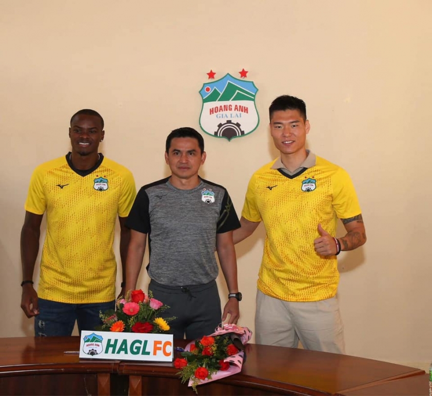 Kiatisak: 'Đá đúng bài vở, thua cũng được' Ảnh 1