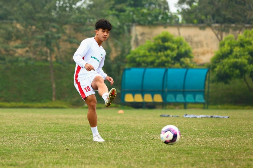 Hotboy U22 Việt Nam không thể về nhà ăn Tết Ảnh 1