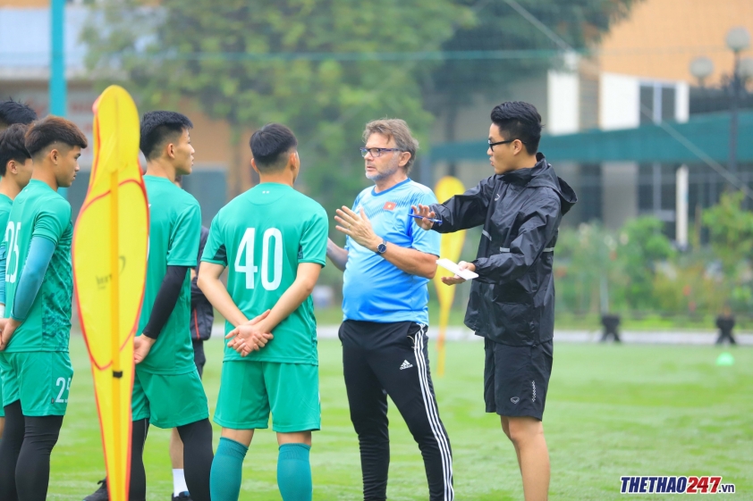 HLV Troussier: 'Tôi sẽ tạm hài lòng nếu nằm trong top 4 ĐNA' Ảnh 1