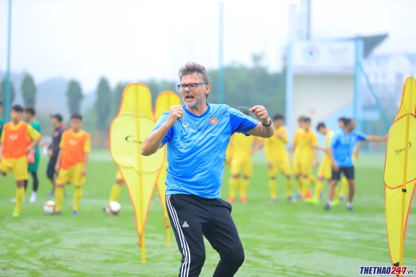 HLV Troussier: 'Tôi sẽ tạm hài lòng nếu nằm trong top 4 ĐNA' Ảnh 4