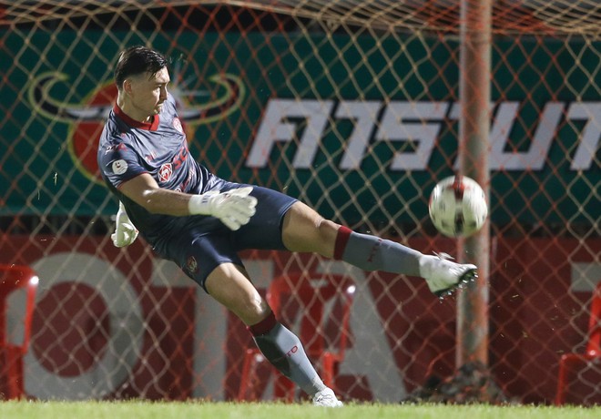 Đặng Văn Lâm tỏa sáng trong ngày Thai League trở lại