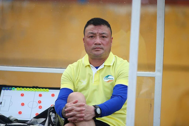 HLV Trương Việt Hoàng thừa nhận khó tìm ra điểm yếu của Hà Nội FC