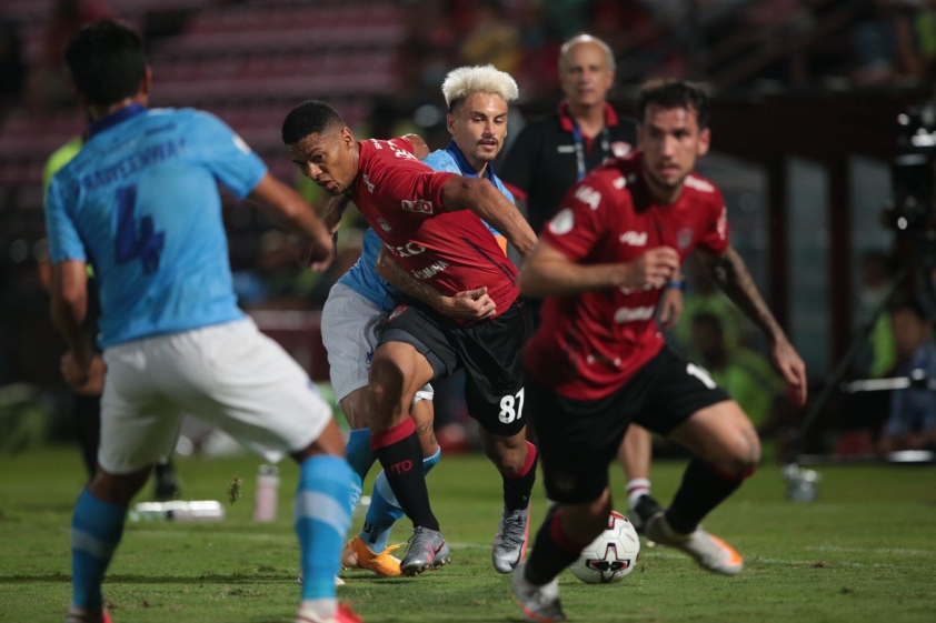 Muangthong đã có chiến thắng đầu tiên kể từ khi Thai League trở lại hôm 12/9