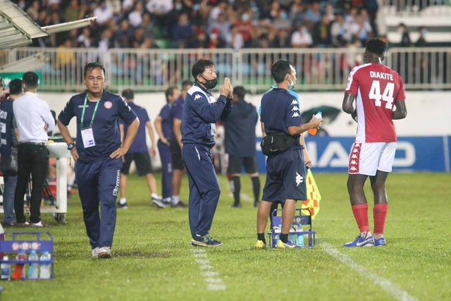 Thuyền trưởng CLB TP.HCM than phiền lịch thi đấu V.League quá dày đặc